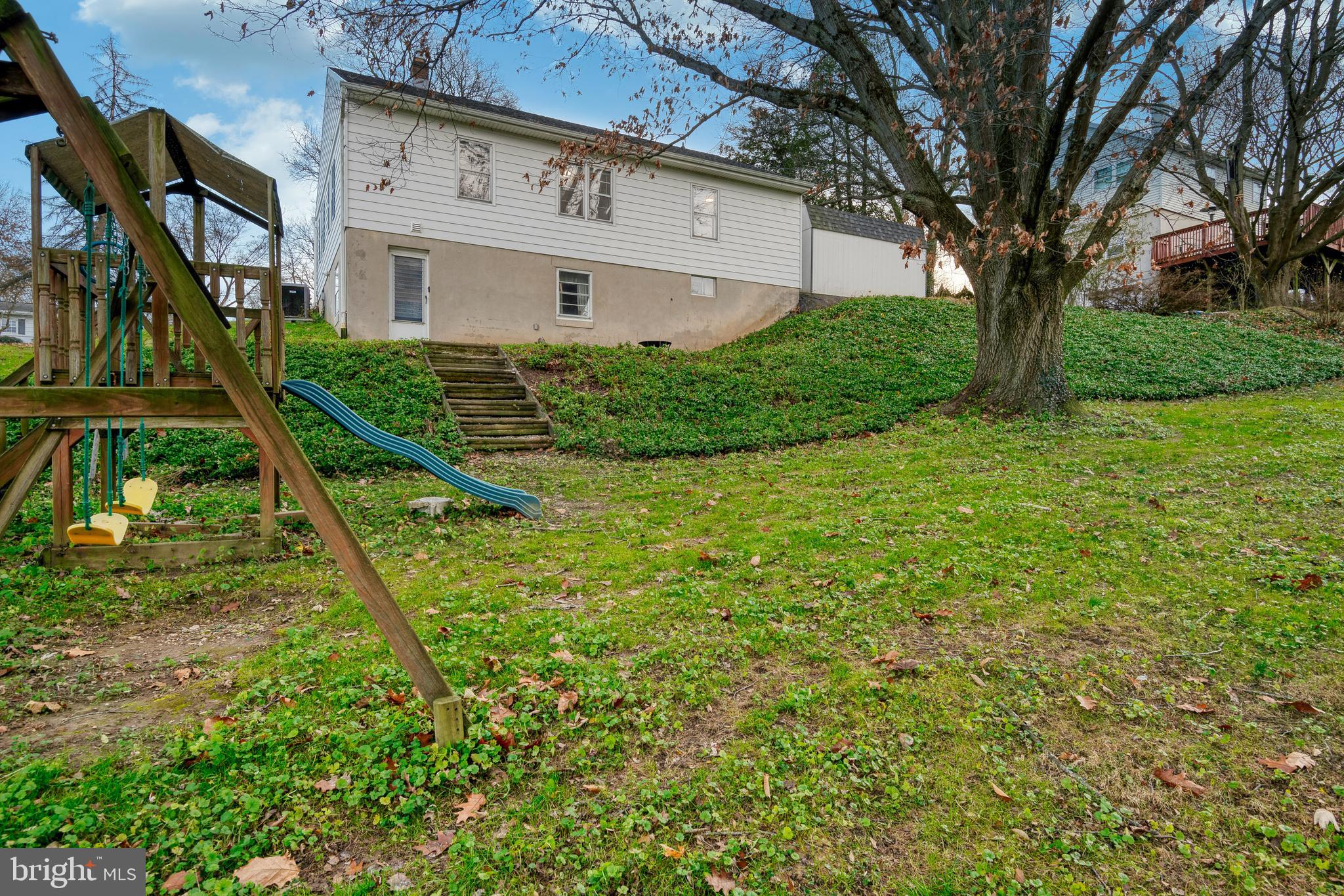 961 Cardinal Road Lancaster, PA 17601 - Photo 23 of 37 Rear view