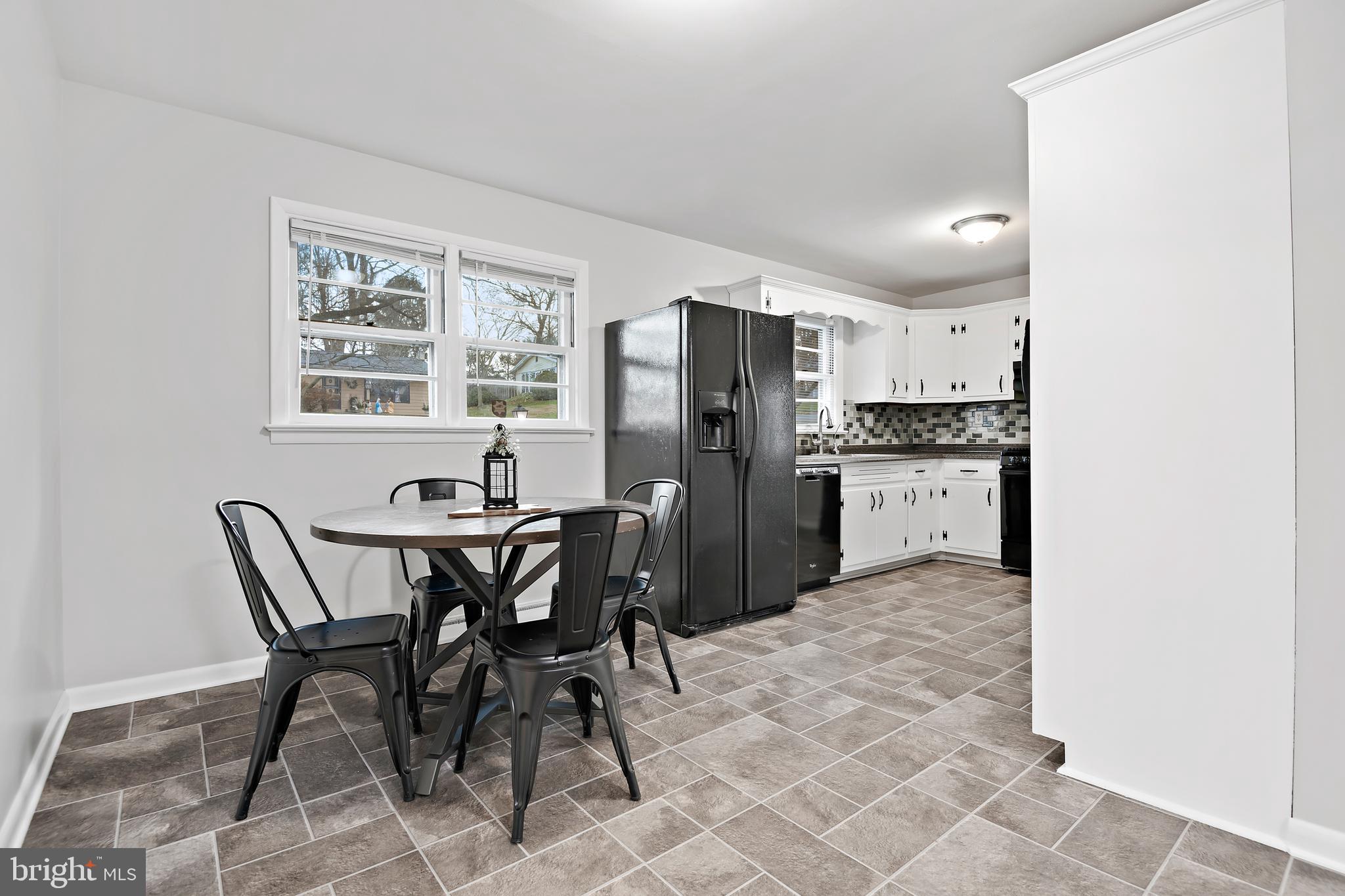 961 Cardinal Road Lancaster, PA 17601 - Photo 6 of 37 Kitchen