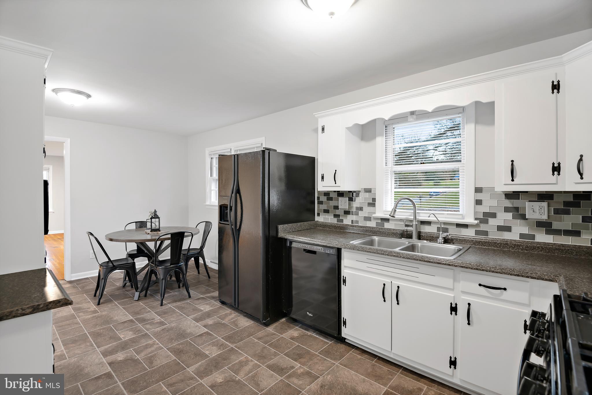 961 Cardinal Road Lancaster, PA 17601 - Photo 10 of 37 Kitchen