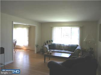 32 Elmgate Road Marlton, NJ 08053 - Photo 3 of 12 Living Room