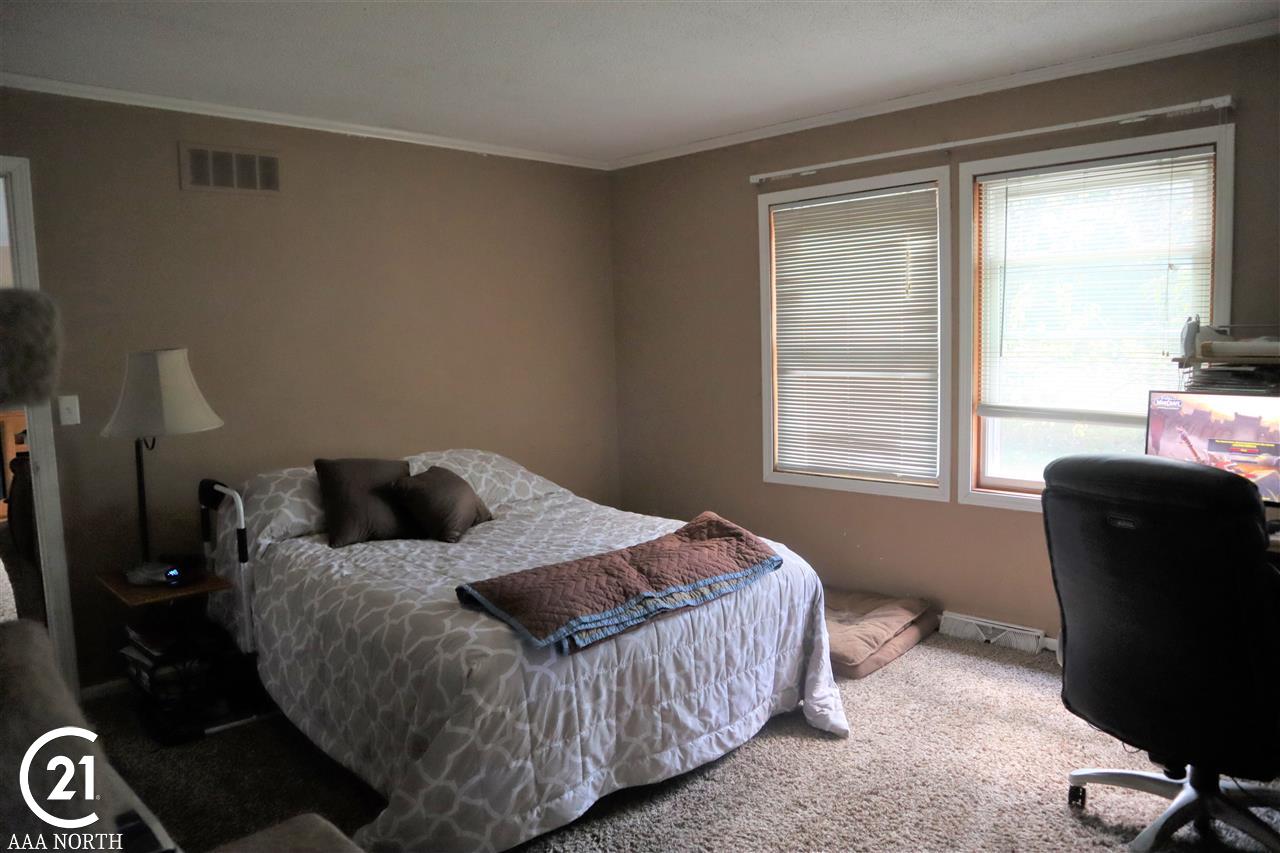 65600 Romeo Plank Road Ray, MI 48096 - Photo 15 of 40 31390640-14.JPG