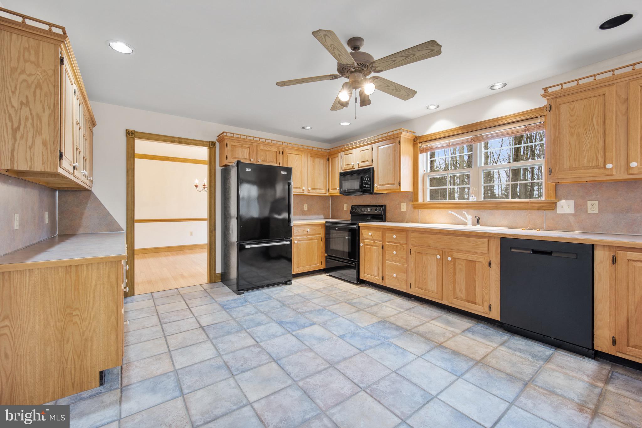 735 Creamery Road Quakertown, PA 18951 - Photo 8 of 46 Kitchen
