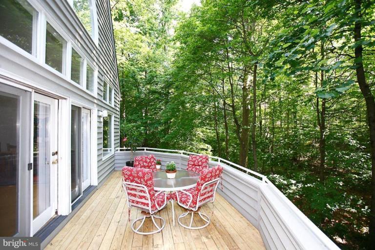 11584 Greenwich Point Road Reston, VA 20194 - Photo 3 of 23 a patio with table and chairs