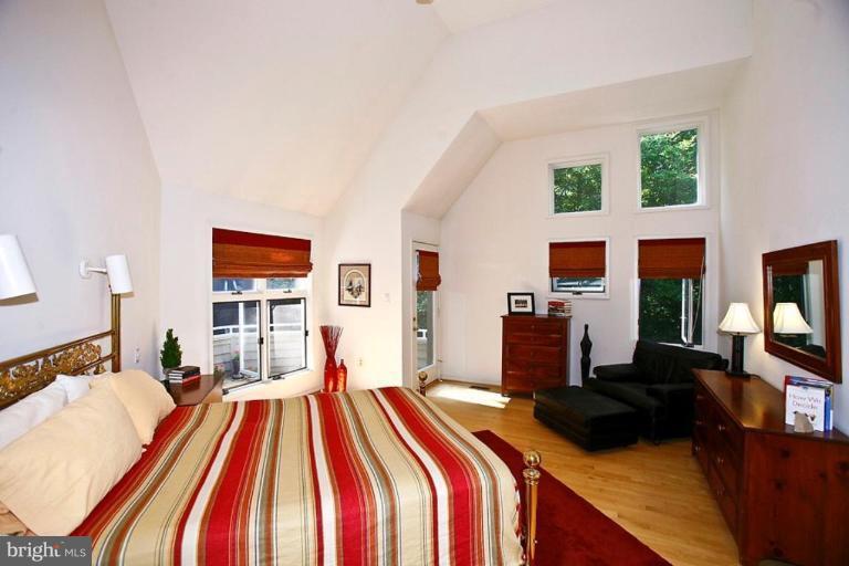 11584 Greenwich Point Road Reston, VA 20194 - Photo 21 of 23 a bedroom with a bed and a flat screen tv