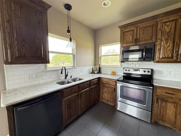 $349,250 | 1556 County Road 4764, Boyd, TX 76023