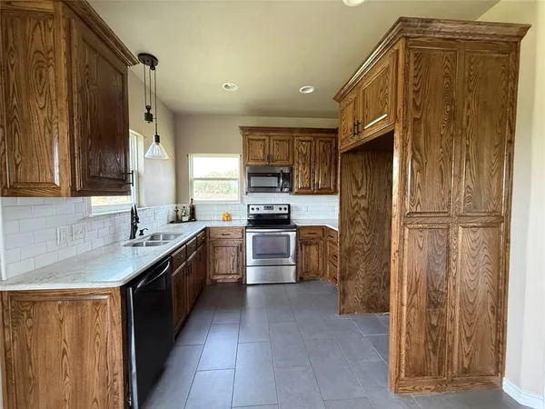 $349,250 | 1556 County Road 4764, Boyd, TX 76023