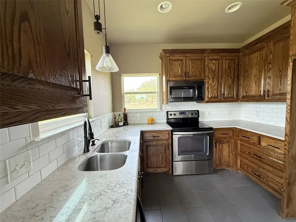 $349,250 | 1556 County Road 4764, Boyd, TX 76023
