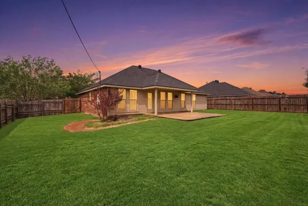 a view of a house with a backyard