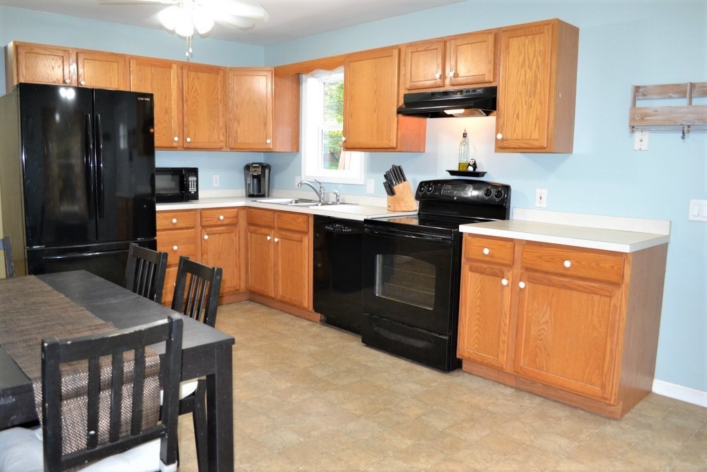 140 Ragged Hill Road Hubbardston, MA 01452 - Photo 4 of 30 Gallery Image 4