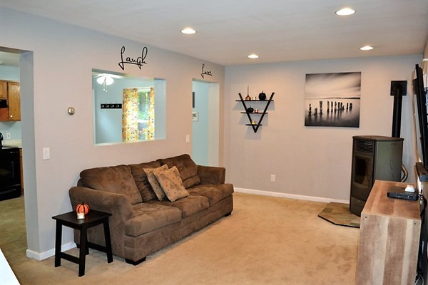 140 Ragged Hill Road Hubbardston, MA 01452 - Photo 6 of 30 Gallery Image 6