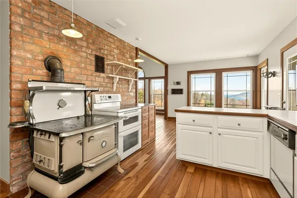 $599,900 | 7023 County Road 12, South Bristol, NY 14512