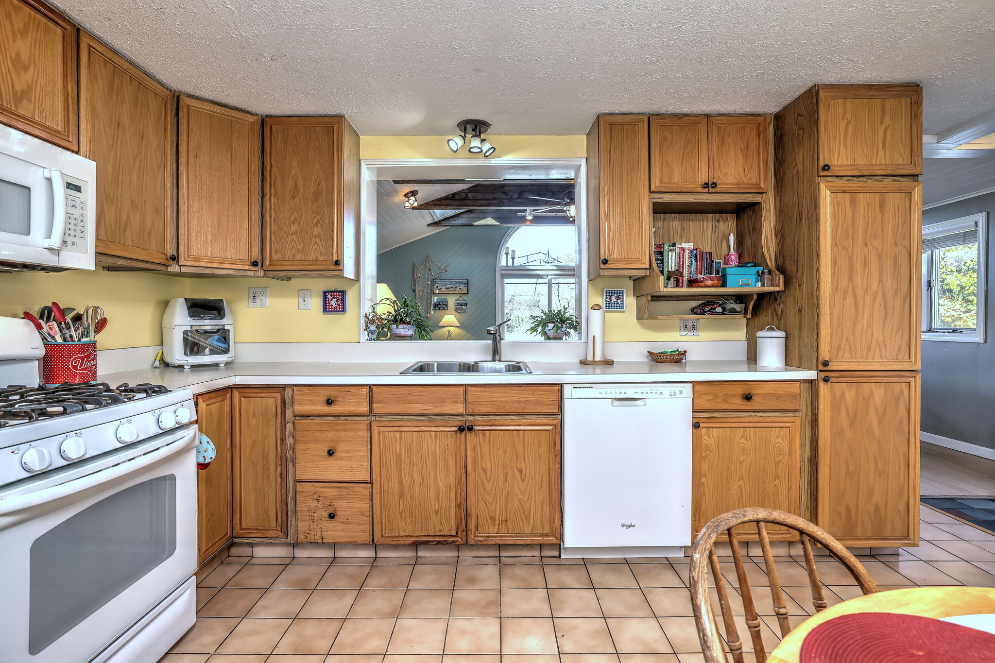 79 Cooper Road West Haven, CT 06516 - Photo 16 of 40