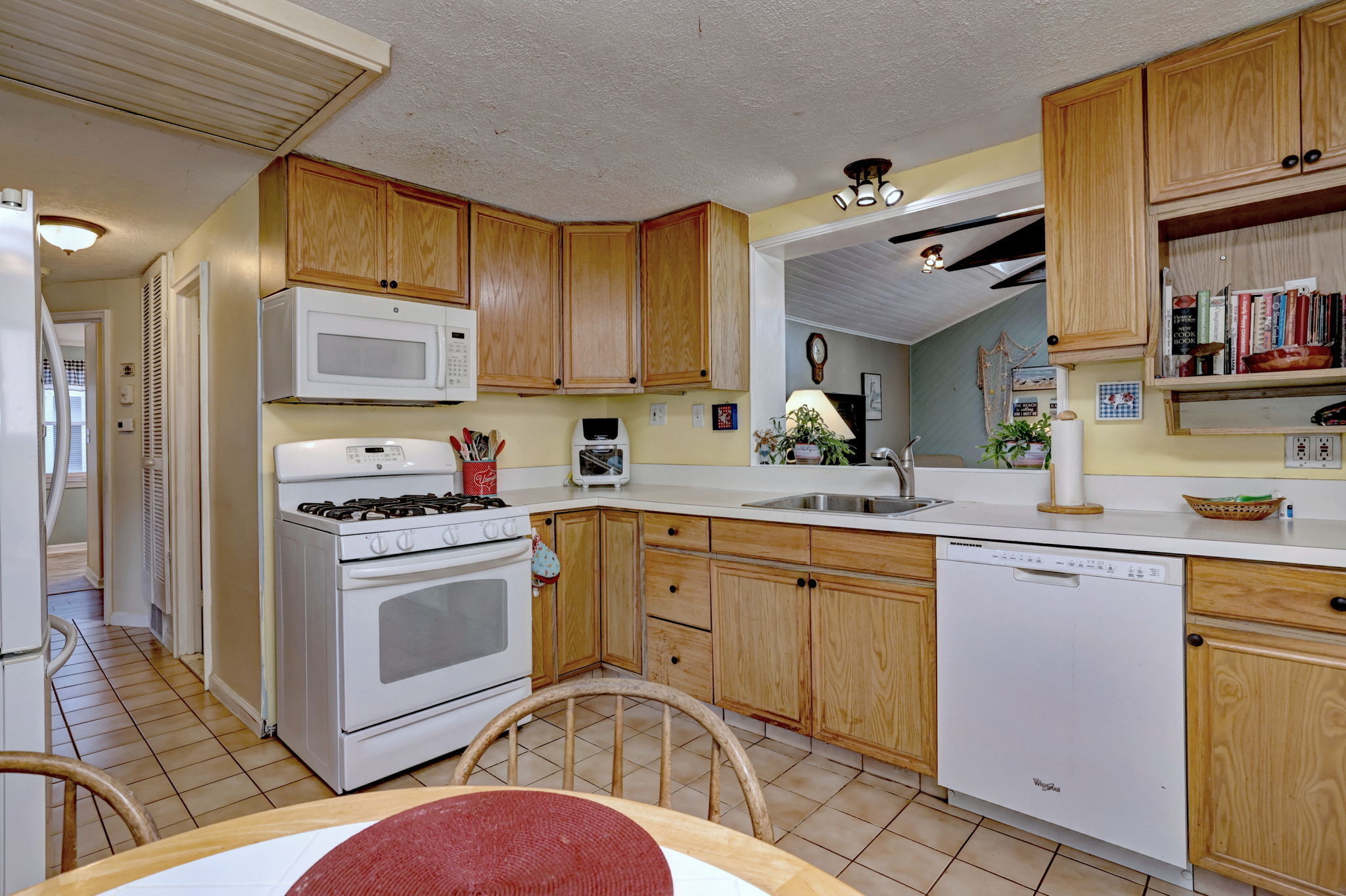 79 Cooper Road West Haven, CT 06516 - Photo 20 of 40