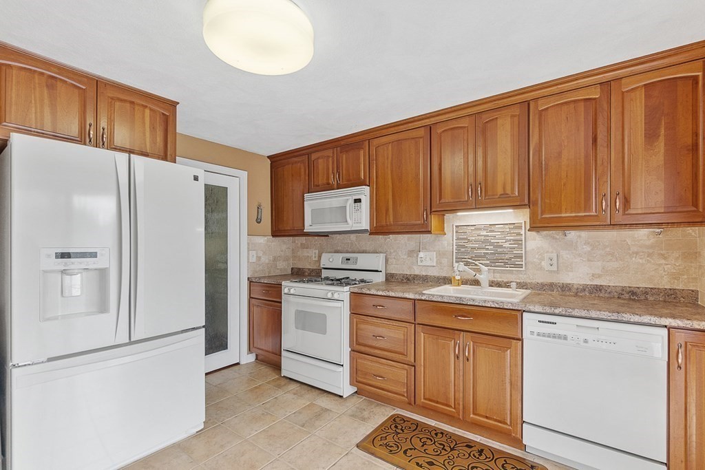 34 Magna Road Methuen, MA 01844 - Photo 11 of 39 Gallery Image 11