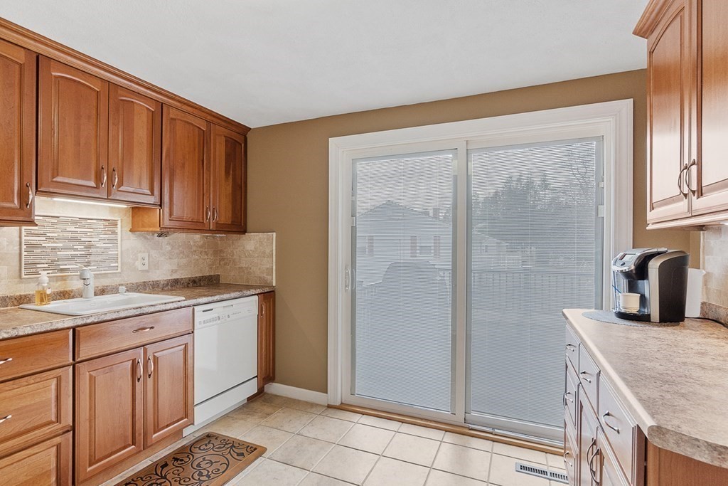 34 Magna Road Methuen, MA 01844 - Photo 9 of 39 Gallery Image 9