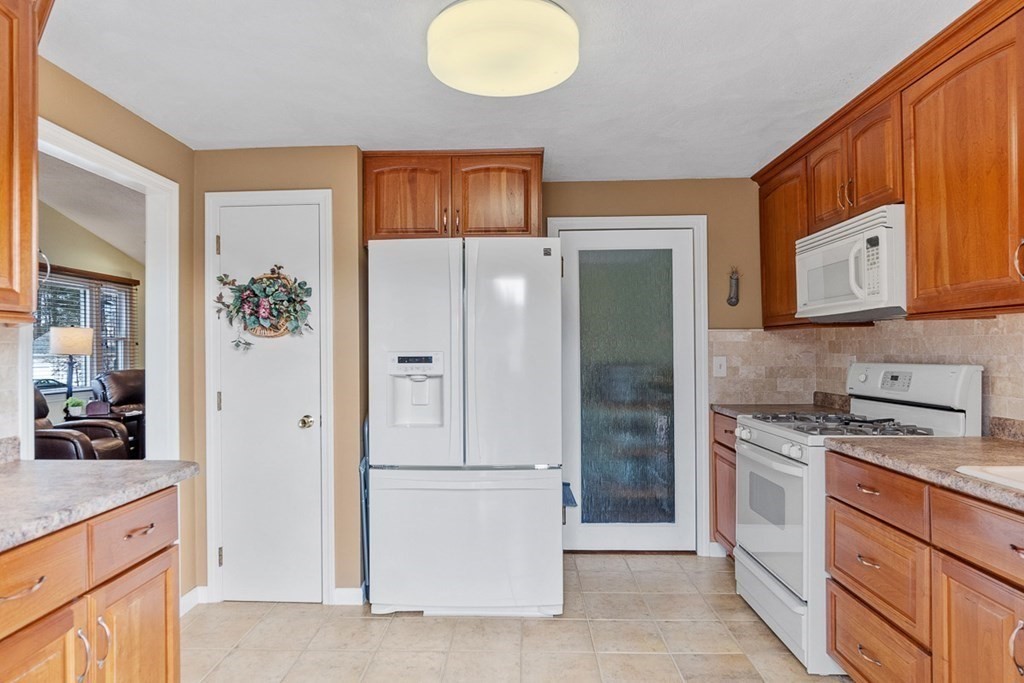 34 Magna Road Methuen, MA 01844 - Photo 10 of 39 Gallery Image 10