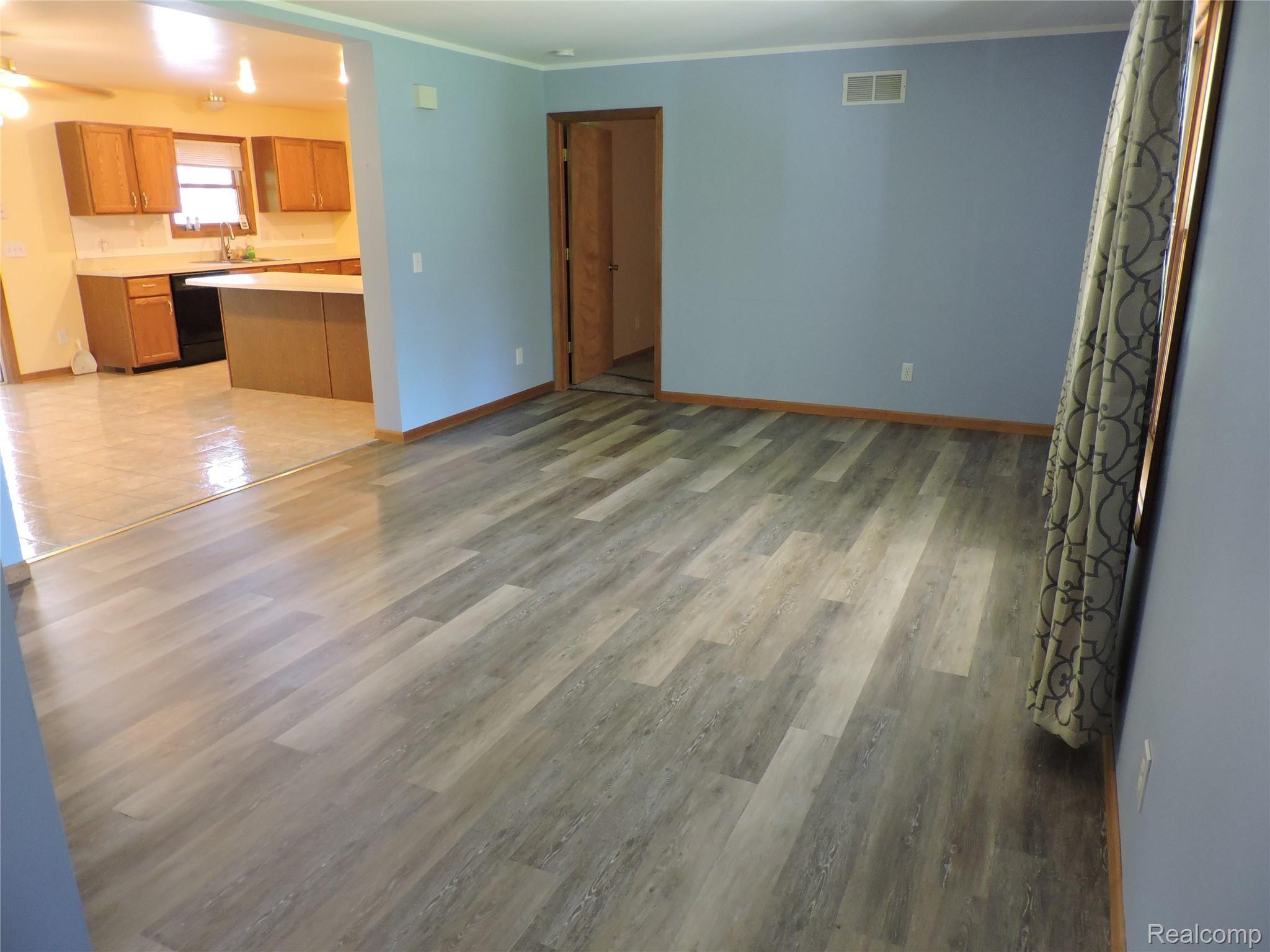 28906 King Road Romulus, MI 48174 - Photo 8 of 17 t 009.JPG