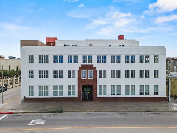 $2,954 | 2102 Mechanic Street, Unit 206, Galveston, TX 77550