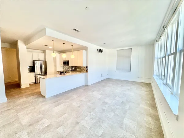 $2,954 | 2102 Mechanic Street, Unit 206, Galveston, TX 77550