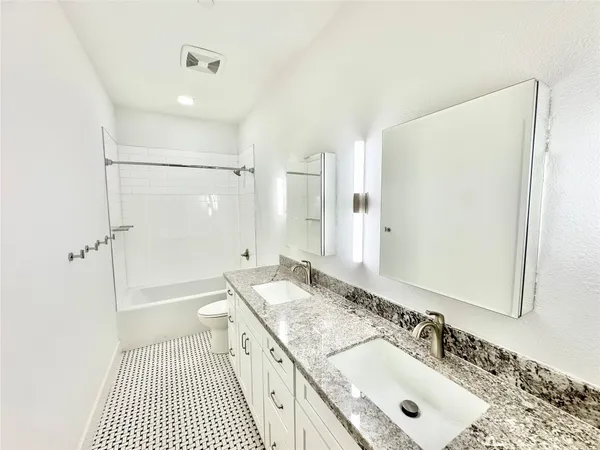 $2,954 | 2102 Mechanic Street, Unit 206, Galveston, TX 77550
