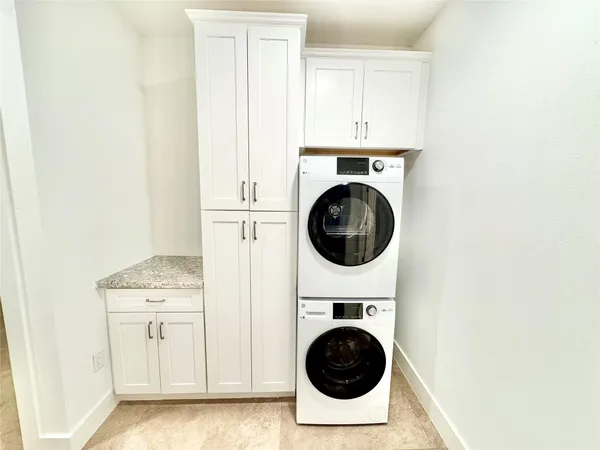 $2,954 | 2102 Mechanic Street, Unit 206, Galveston, TX 77550