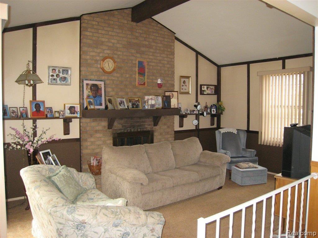3847 Raintree Drive Troy, MI 48083 - Photo 8 of 16 Family Room w/Cathedral Ceiling