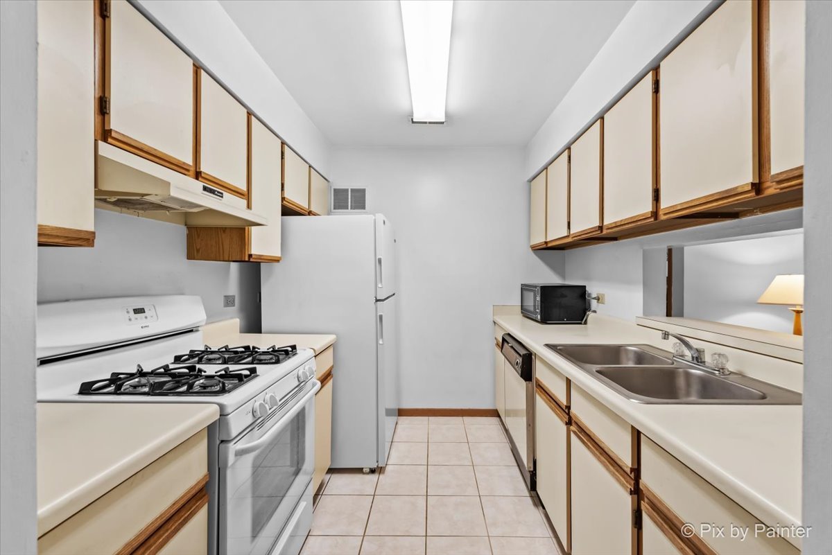 47 Orchard Terrace, Unit 8 Lombard, IL 60148 - Photo 6 of 16 a kitchen with stainless steel appliances granite countertop a sink stove and refrigerator