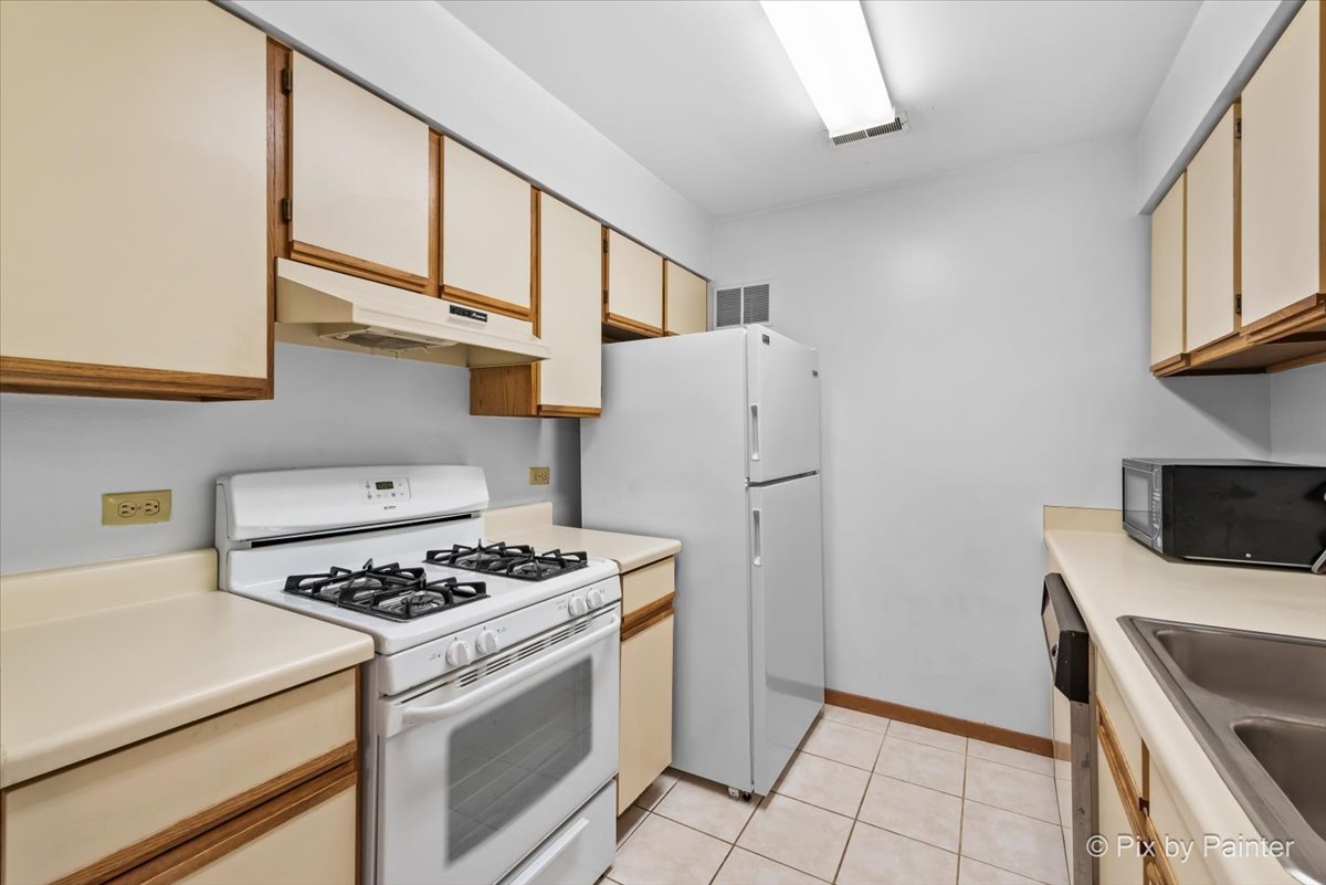47 Orchard Terrace, Unit 8 Lombard, IL 60148 - Photo 8 of 16 a kitchen with cabinets and steel appliances