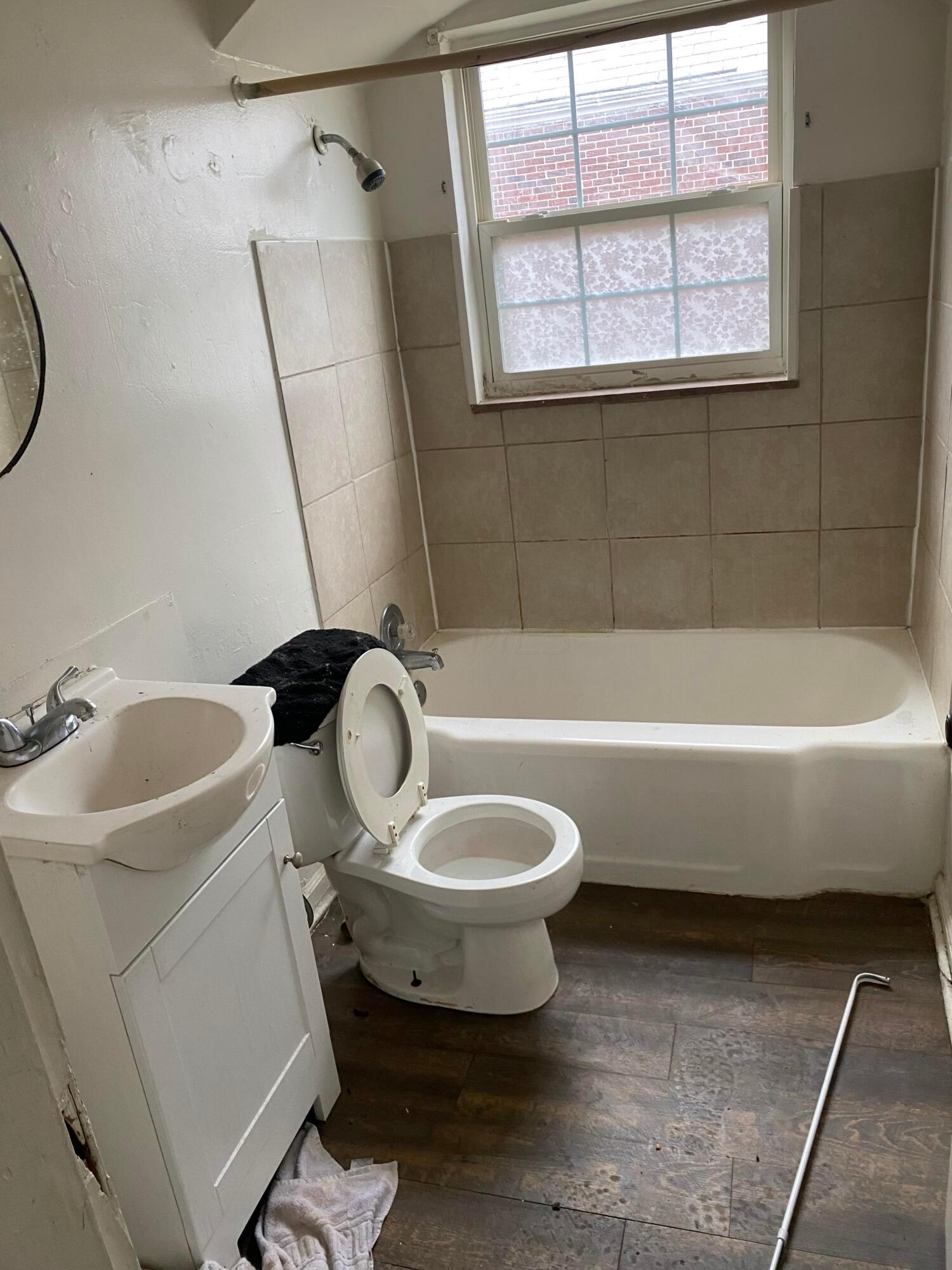 480 South James Road Columbus, OH 43213 - Photo 7 of 9 496 James Road Bath