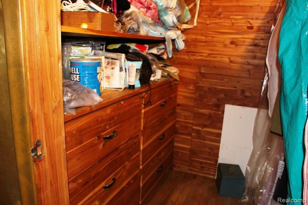 17510 Brewer Road Dundee, MI 48131 - Photo 23 of 25 Cedar Walk-in Closet