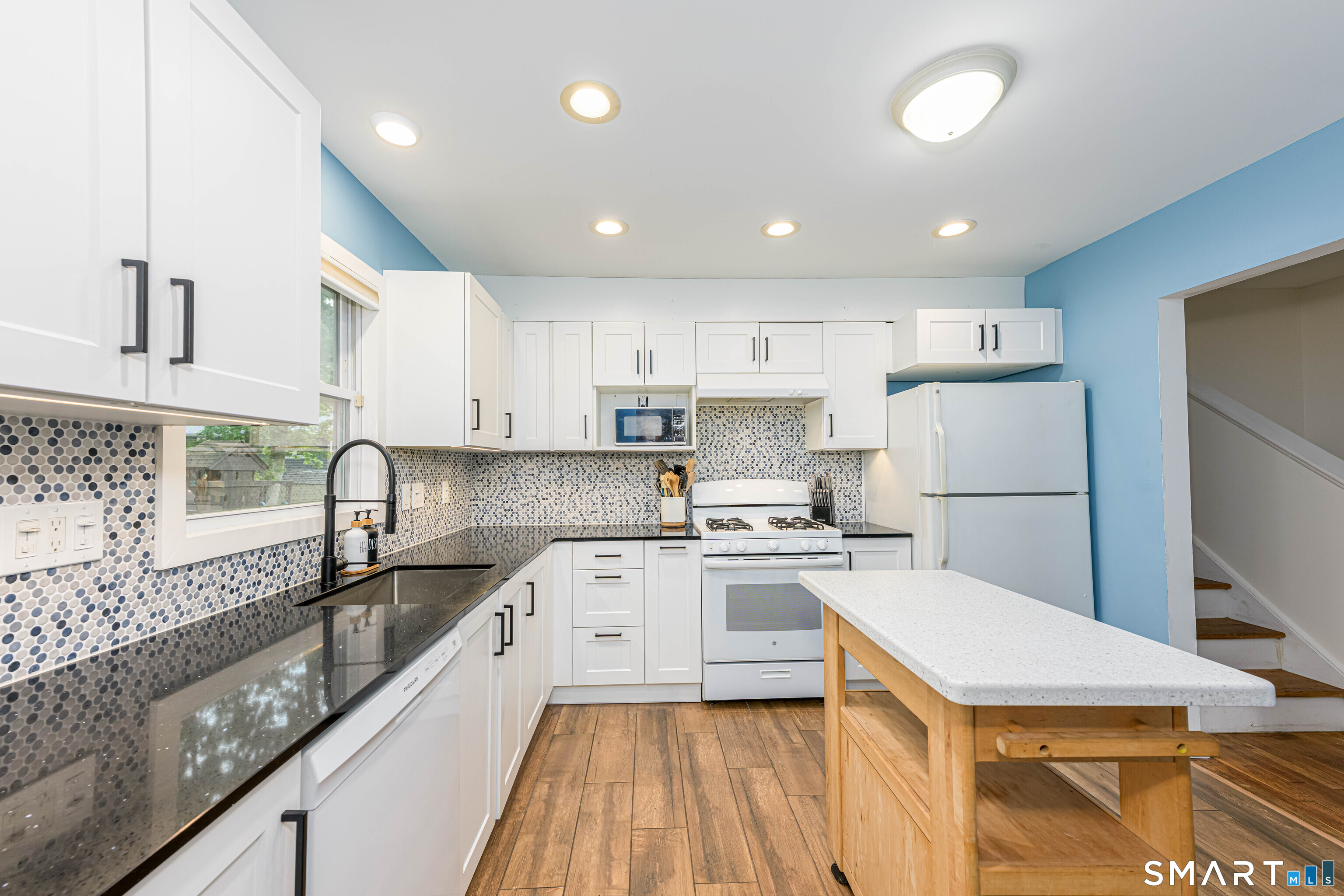 96 Lent Road Hamden, CT 06517 - Photo 11 of 23