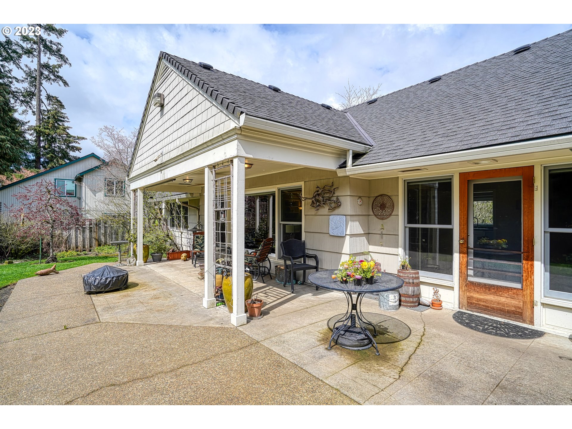 13030 Southwest Fischer Road Tigard, OR 97224 - Photo 23 of 27 a view of a patio with table and chairs next to a yard