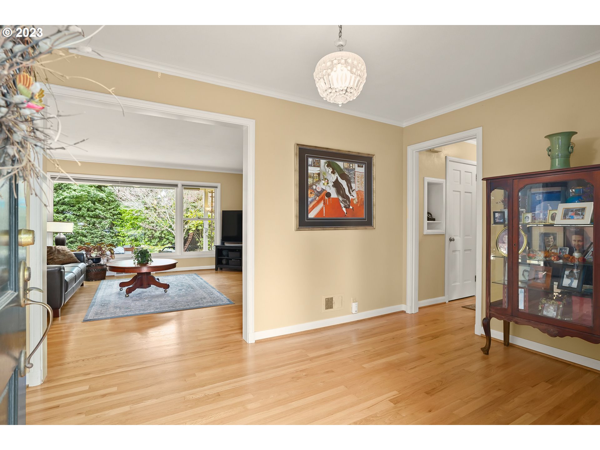 13030 Southwest Fischer Road Tigard, OR 97224 - Photo 3 of 27 a living room with furniture and a large window