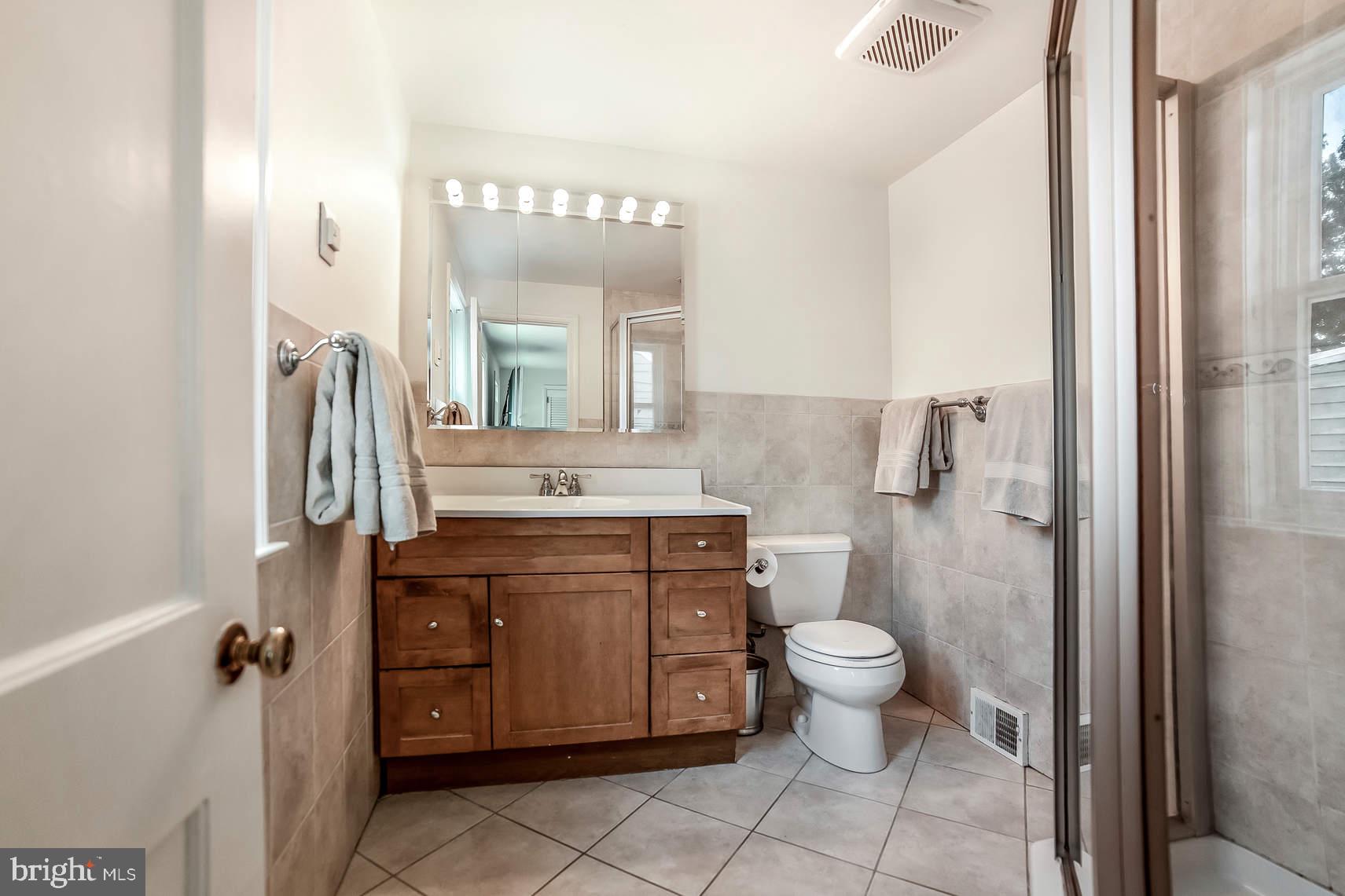 716 Cambridge Road Bala Cynwyd, PA 19004 - Photo 15 of 26 Master Bathroom