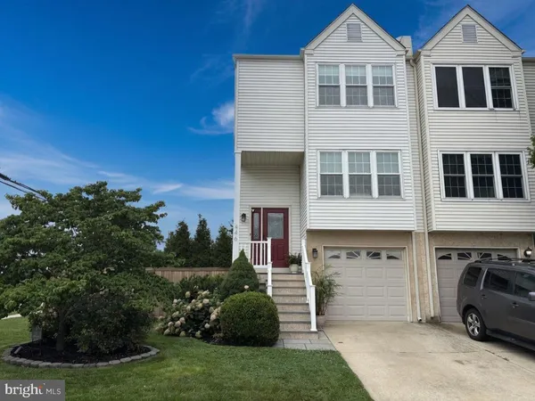 $575,000 | 446 Pleasant Valley Drive, Conshohocken, PA 19428