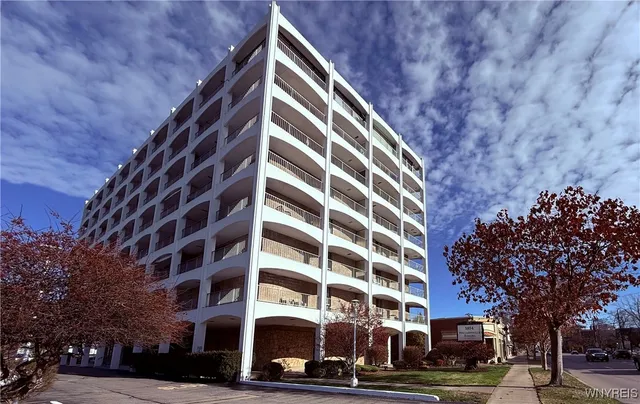 $169,900 | 5854 Main Street, Unit 403, Amherst, NY 14221