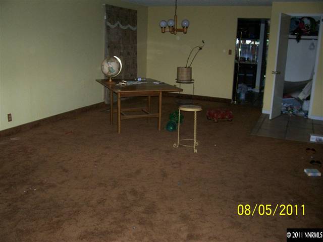 2827 Jake Street Reno, NV 89502 - Photo 7 of 13 a workspace with furniture
