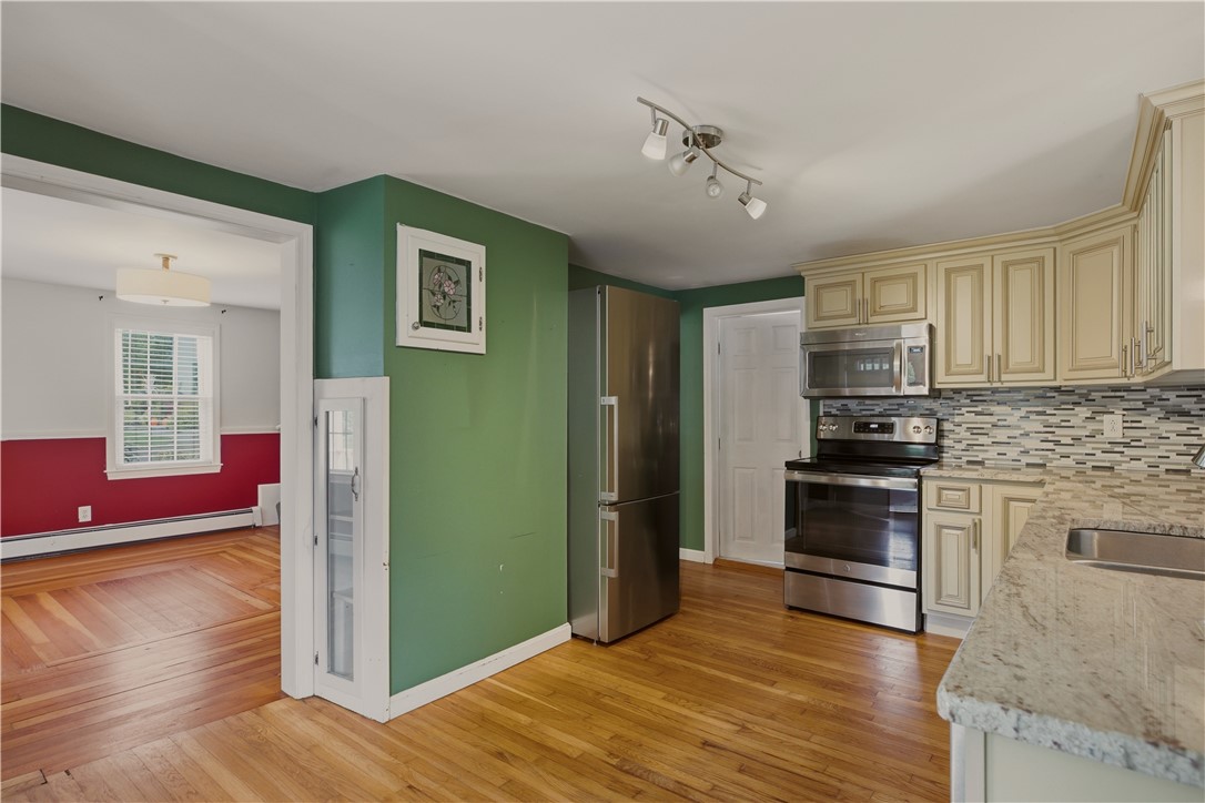 21 King Road Tiverton, RI 02878 - Photo 7 of 50 Gallery Image 7