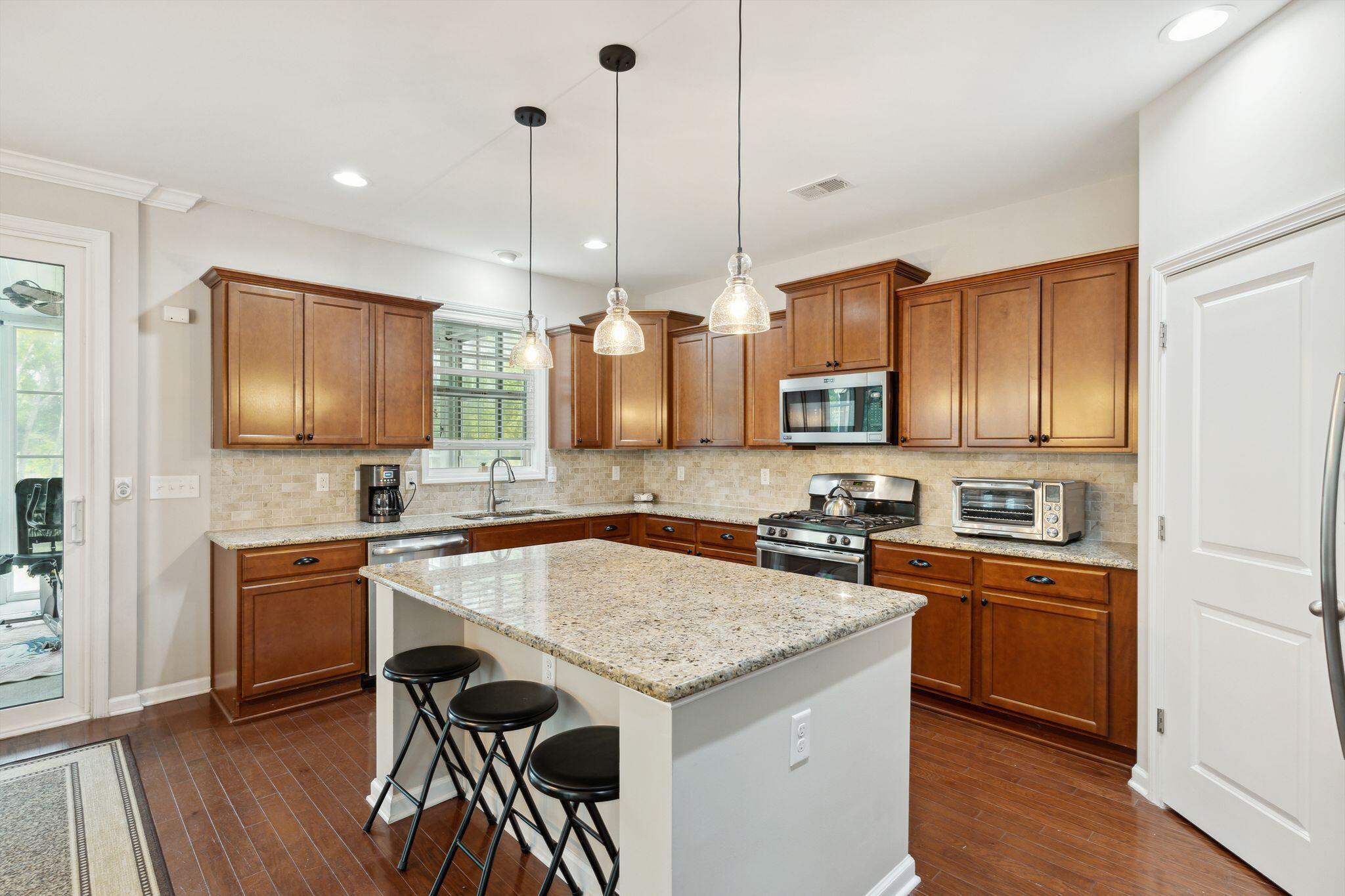 1041 Harbortowne Road Charleston, SC 29412 - Photo 12 of 44 1041HarbortowneRd-KeenEyeMarketing-013