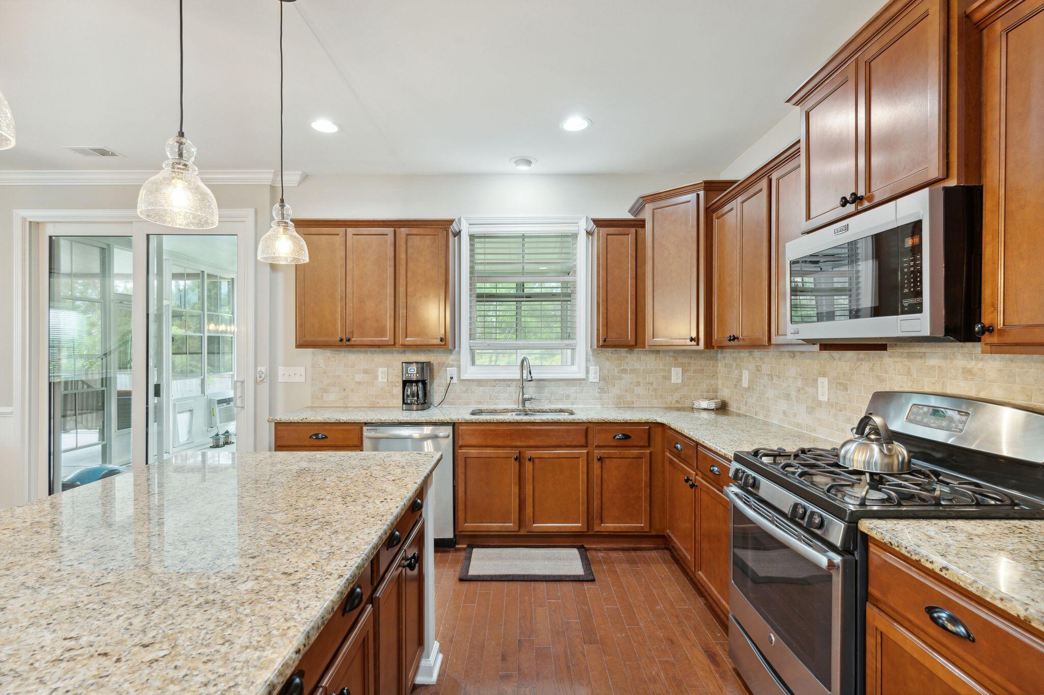 1041 Harbortowne Road Charleston, SC 29412 - Photo 14 of 44 1041HarbortowneRd-KeenEyeMarketing-015