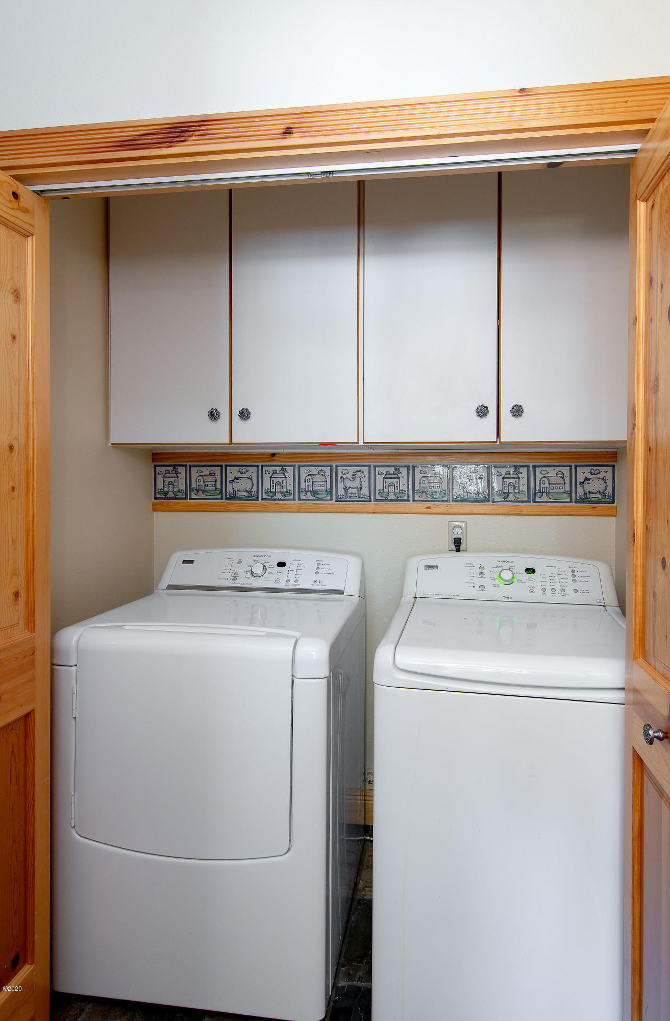 2536 Nashville Road Eddyville, OR 97343 - Photo 16 of 39 Laundry Area