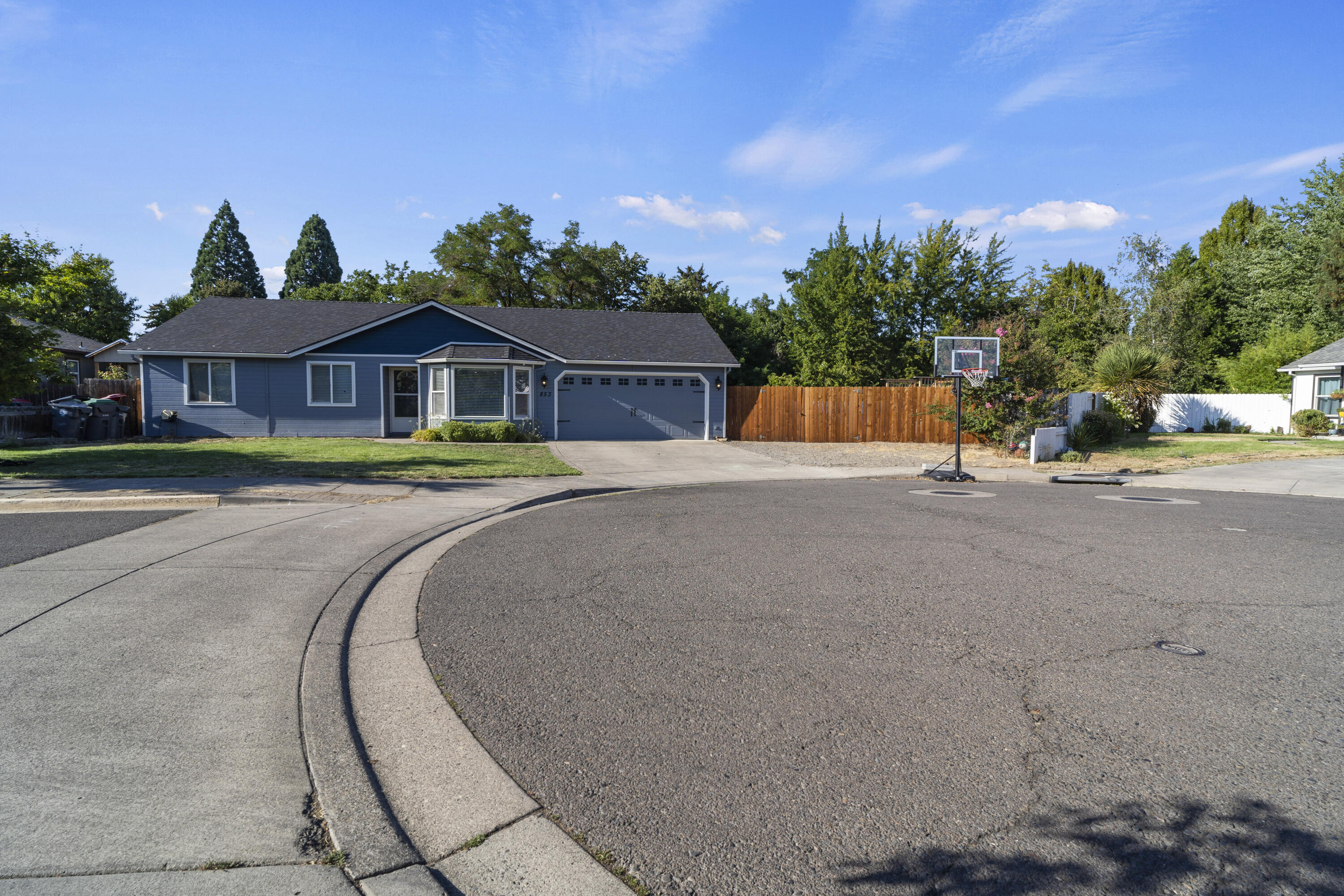 853 Greenleaf Lane Central Point, OR 97502 - Photo 4 of 35 853 Greenleaf Lane 4