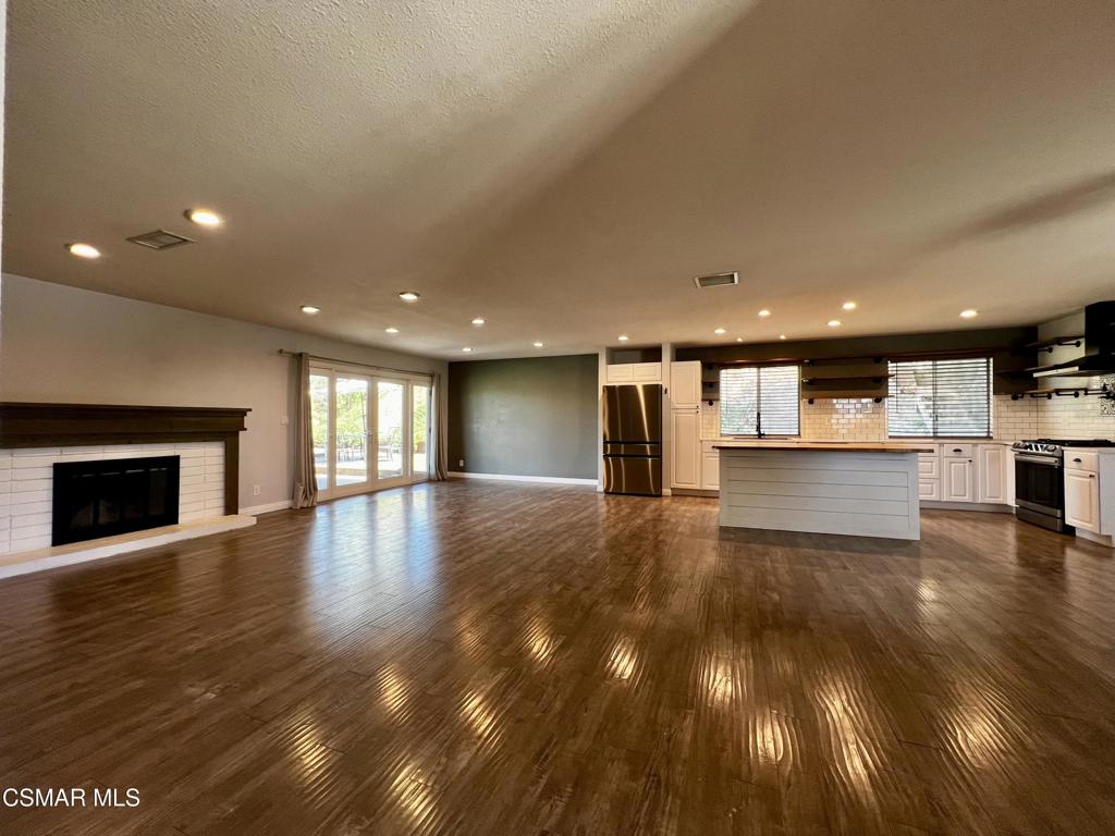 604 Hudspeth Street Simi Valley, CA 93065 - Photo 7 of 31