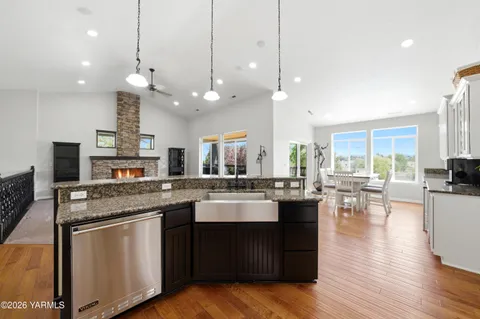 $895,000 | 98303 East Ridgeview Drive, Kennewick, WA 99338