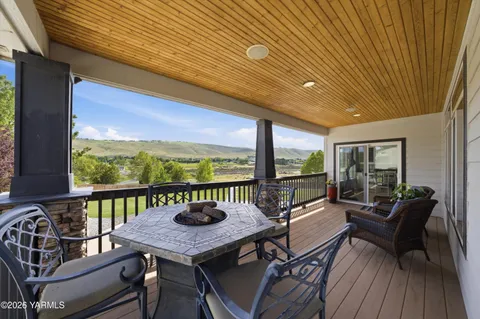 $895,000 | 98303 East Ridgeview Drive, Kennewick, WA 99338
