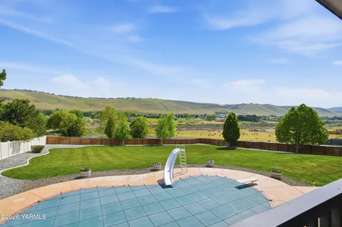 $895,000 | 98303 East Ridgeview Drive, Kennewick, WA 99338