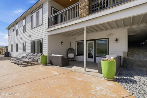 $895,000 | 98303 East Ridgeview Drive, Kennewick, WA 99338