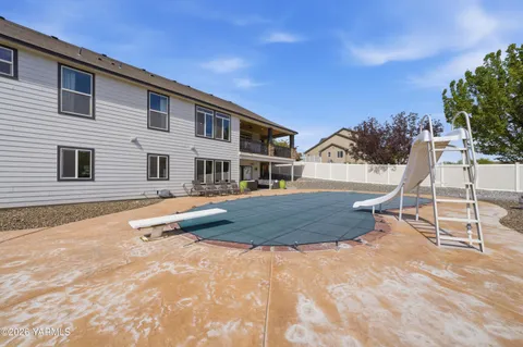 $895,000 | 98303 East Ridgeview Drive, Kennewick, WA 99338