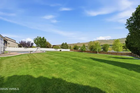 $895,000 | 98303 East Ridgeview Drive, Kennewick, WA 99338