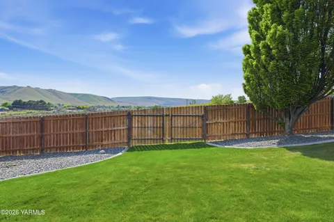 $895,000 | 98303 East Ridgeview Drive, Kennewick, WA 99338